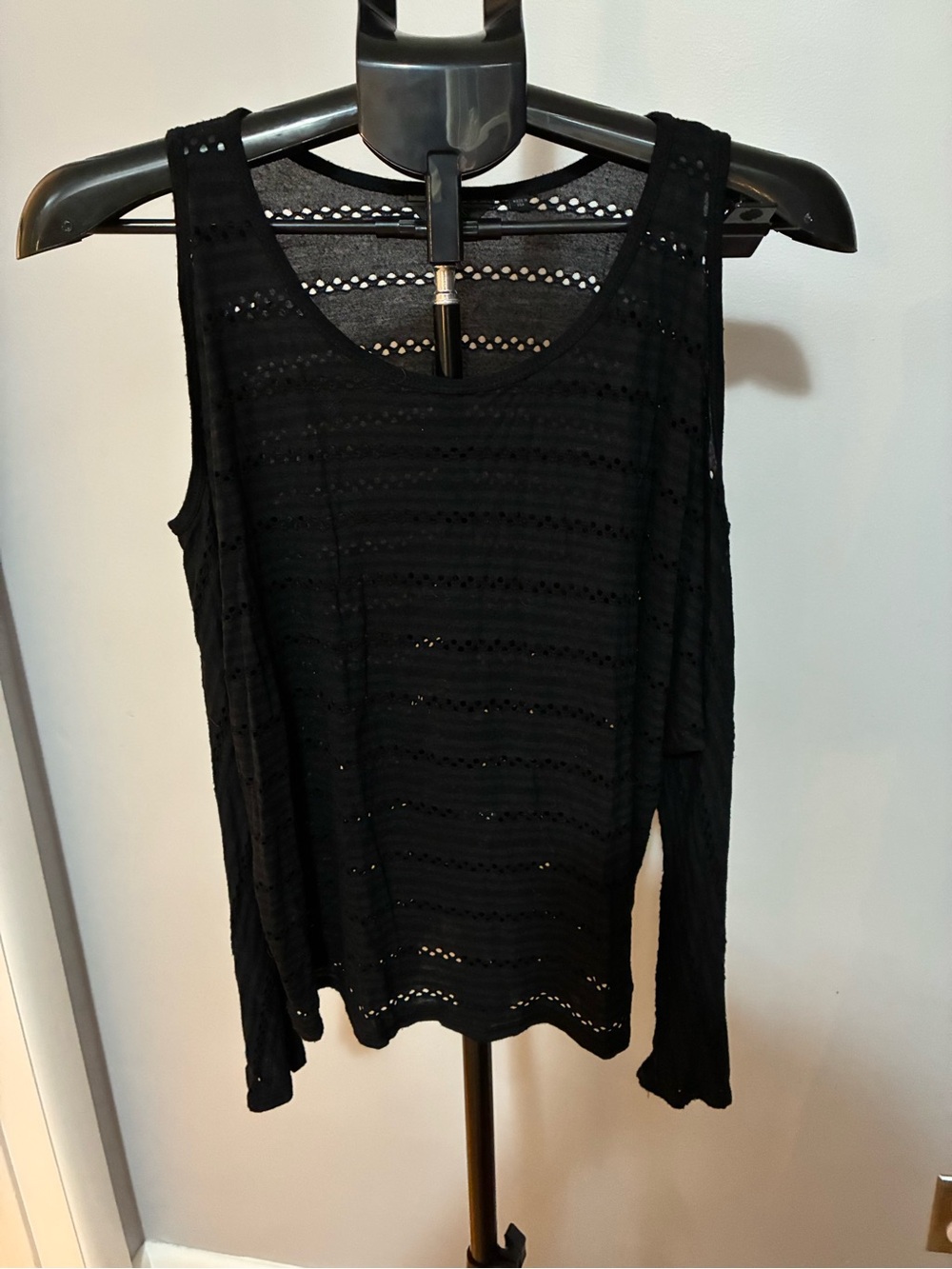 Guess Black Cold Shoulder Top - Picture 1 of 5